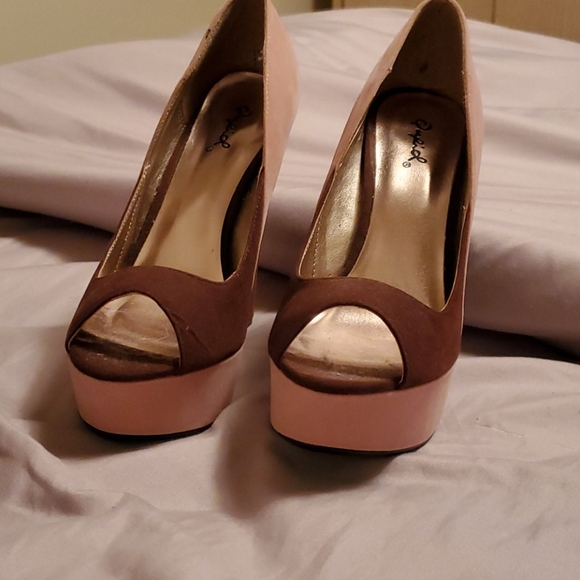 Shoes - Picture 5 of 5